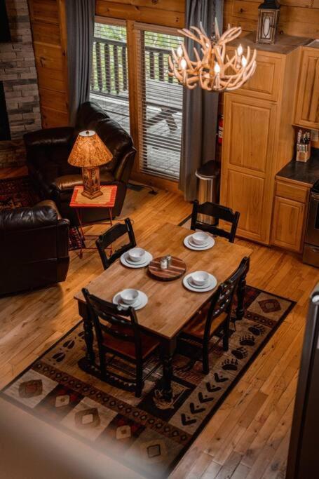 2-bedroom With 2 Master Suites, Loft, Half-bath And Hot Tub In A Serene Setting * Sevierville