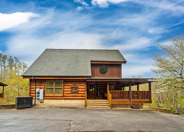 2-Bedroom Cabin With 2 Master Suites, Loft, Half-Bath And Hot Tub In A Serene Resort Setting