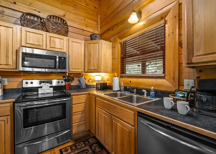 2-Bedroom Cabin With 2 Master Suites, Loft, Half-Bath And Hot Tub In A Serene Resort Setting