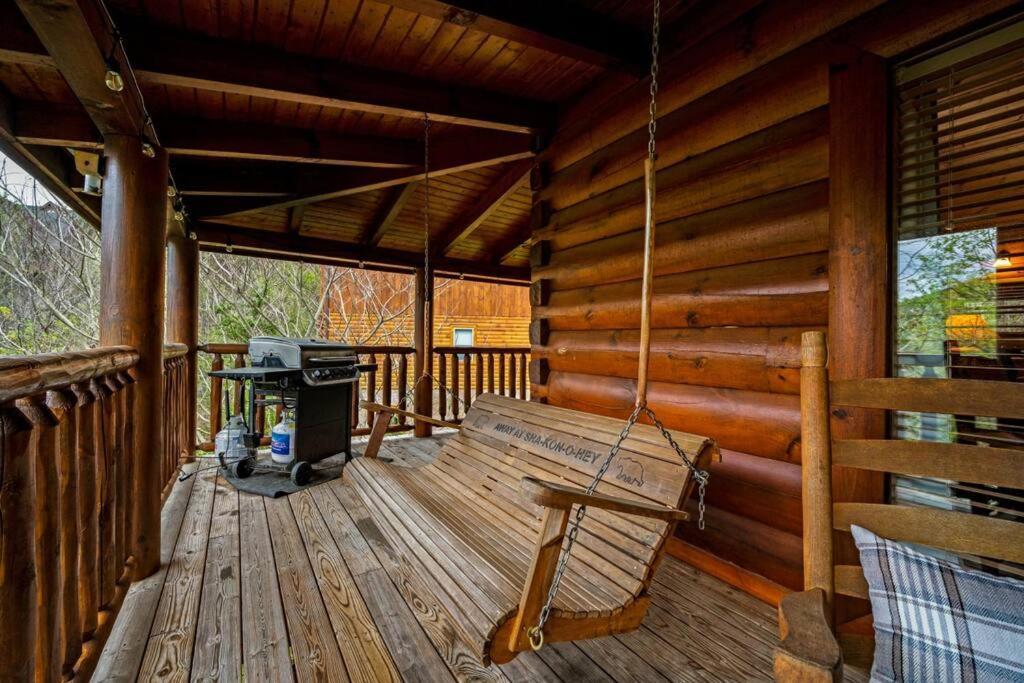 Holiday home 2-bedroom With 2 Master Suites, Loft, Half-bath And Hot Tub In A Serene Setting Sevierville
