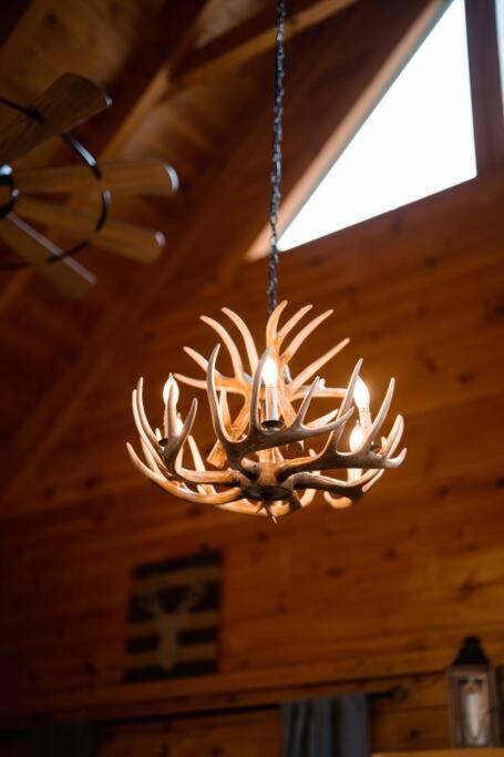 2-bedroom With 2 Master Suites, Loft, Half-bath And Hot Tub In A Serene Setting Holiday home