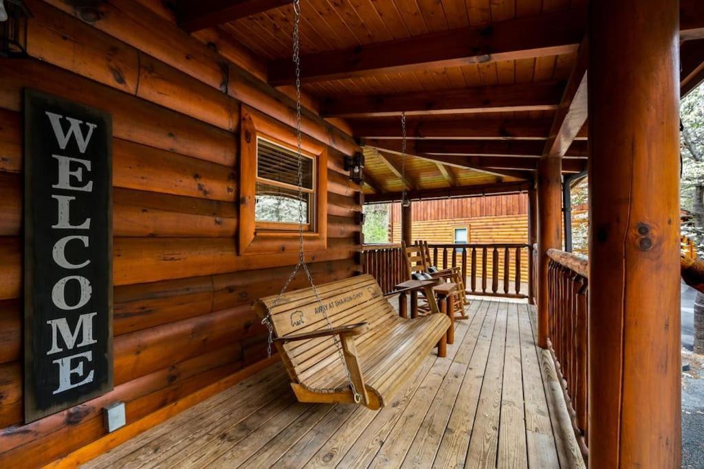 Holiday home 2-bedroom With 2 Master Suites, Loft, Half-bath And Hot Tub In A Serene Setting *