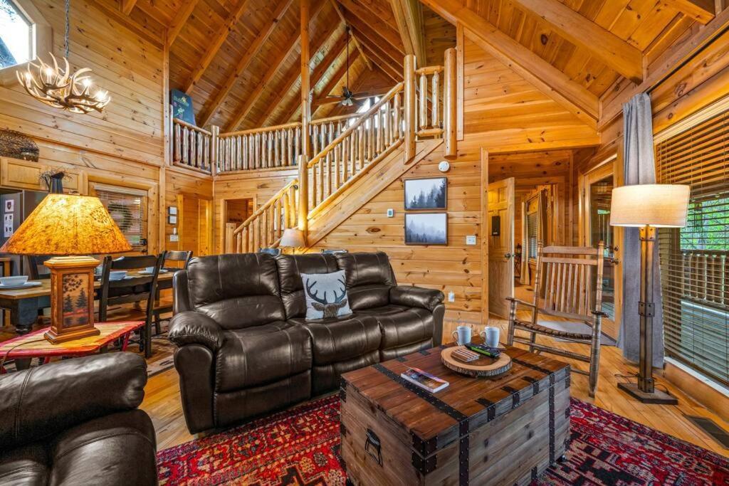 2-bedroom With 2 Master Suites, Loft, Half-bath And Hot Tub In A Serene Setting * Sevierville
